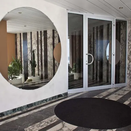 Apartamento Avec Accès Direct à La Plage, Balcon Et Garage Privé - Fr-1-92-690 *